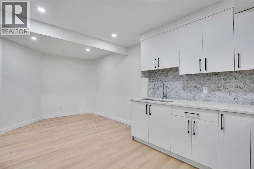 Single Family House for Sale in  Coral Springs Close NE Coral Springs Calgary 