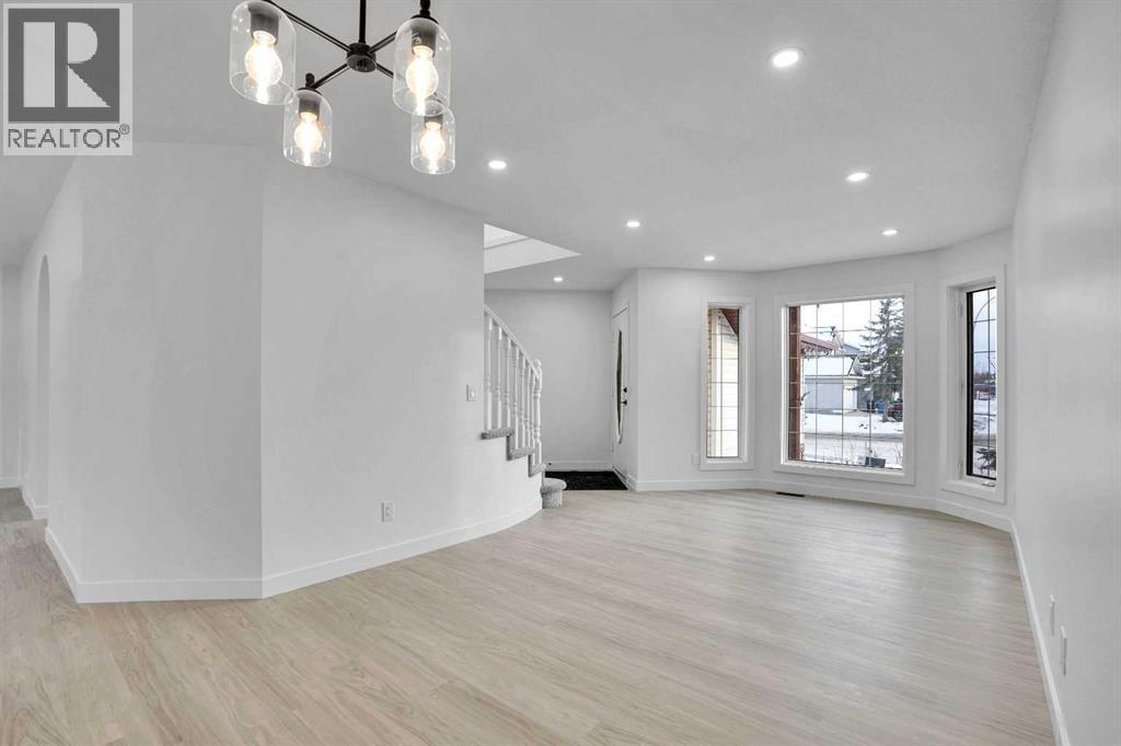 Single Family House for Sale in  Coral Springs Close NE Coral Springs Calgary 