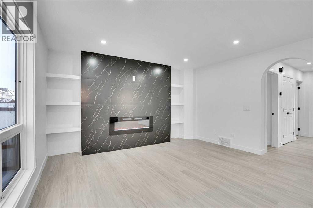 Single Family House for Sale in  Coral Springs Close NE Coral Springs Calgary 