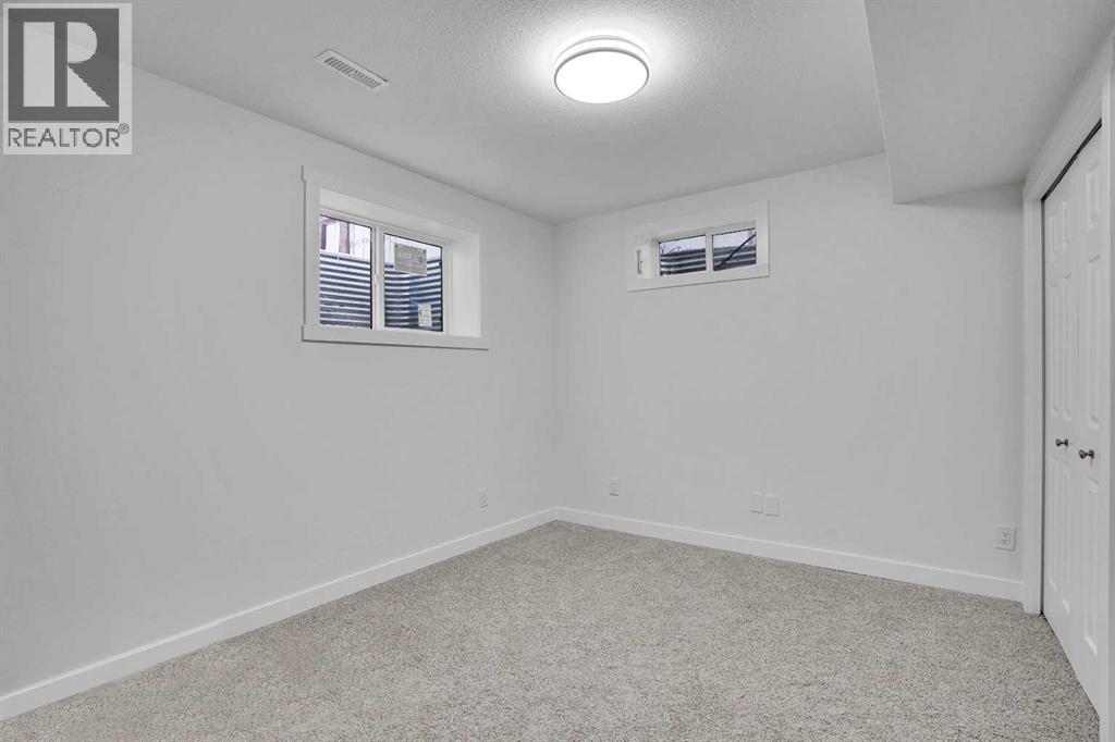 Single Family House for Sale in  Coral Springs Close NE Coral Springs Calgary 