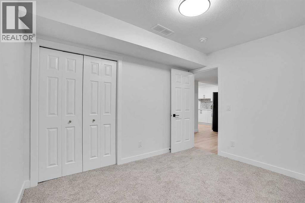 Single Family House for Sale in  Coral Springs Close NE Coral Springs Calgary 