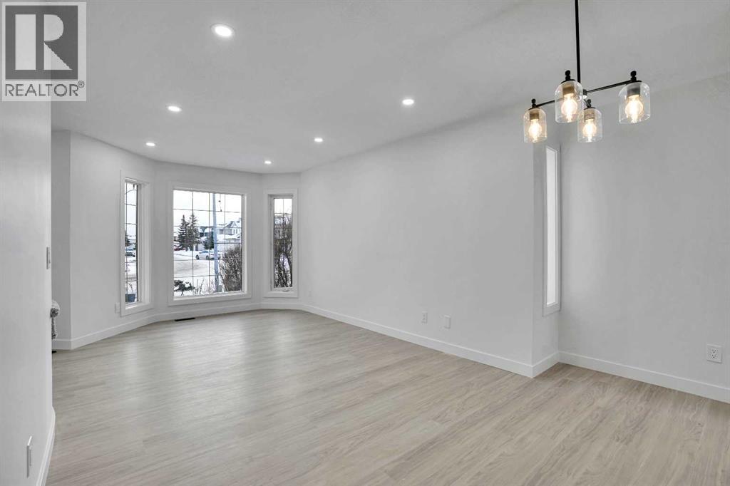 Single Family House for Sale in  Coral Springs Close NE Coral Springs Calgary 