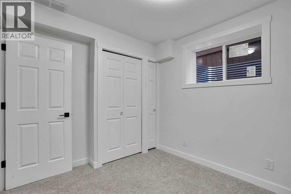 Single Family House for Sale in  Coral Springs Close NE Coral Springs Calgary 