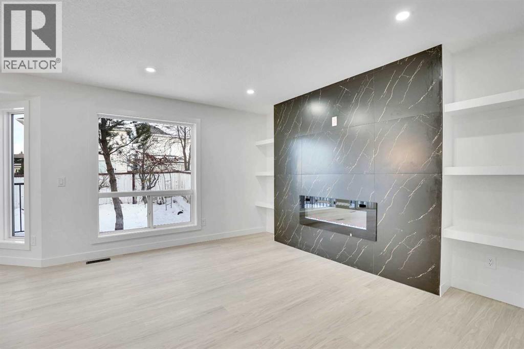 Single Family House for Sale in  Coral Springs Close NE Coral Springs Calgary 