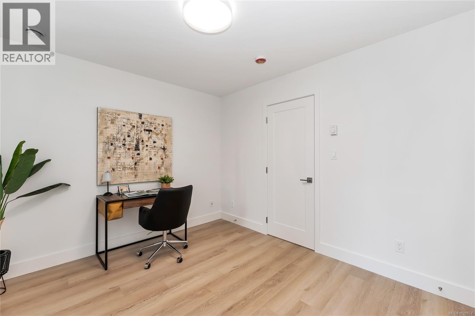 909 Vine Crt, Langford