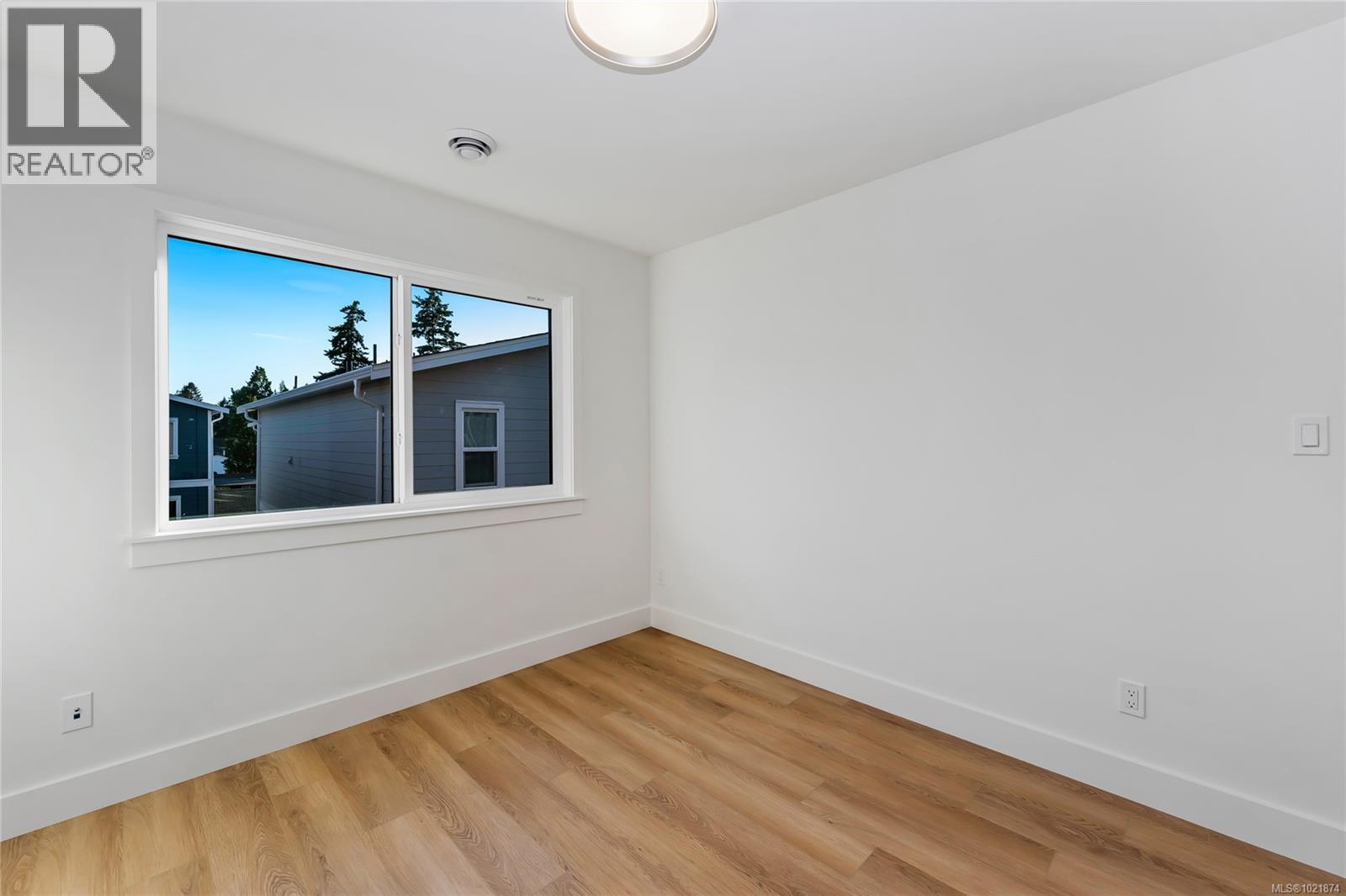 909 Vine Crt, Langford