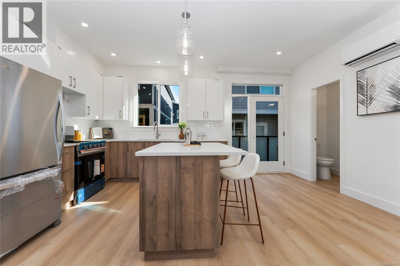 909 Vine Crt, Langford