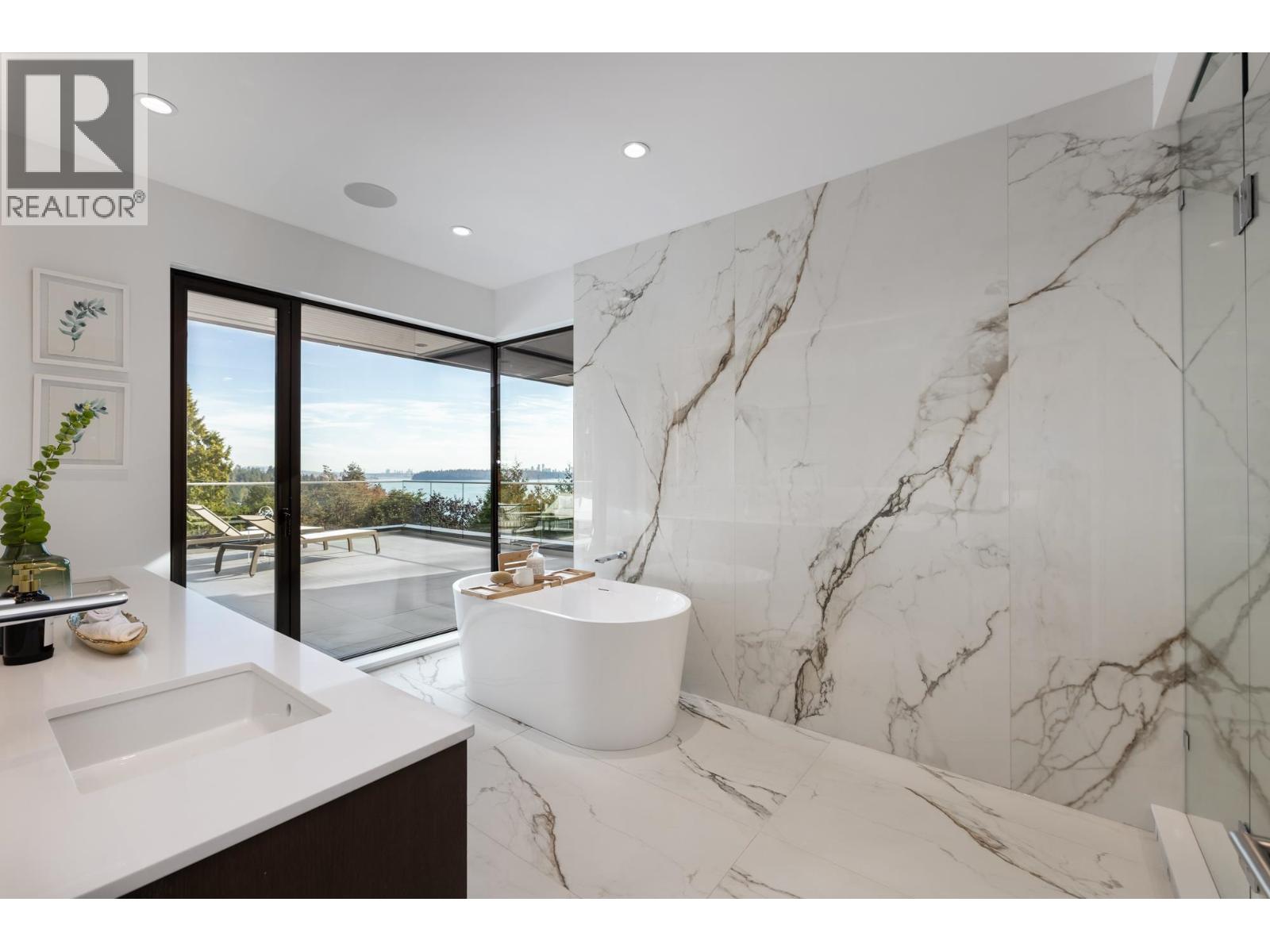 449 HILLCREST STREET, West Vancouver