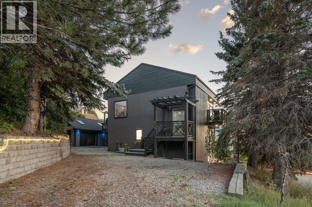 Single Family House 3 Level for Sale in   Street NE Bridgeland/Riverside Calgary 