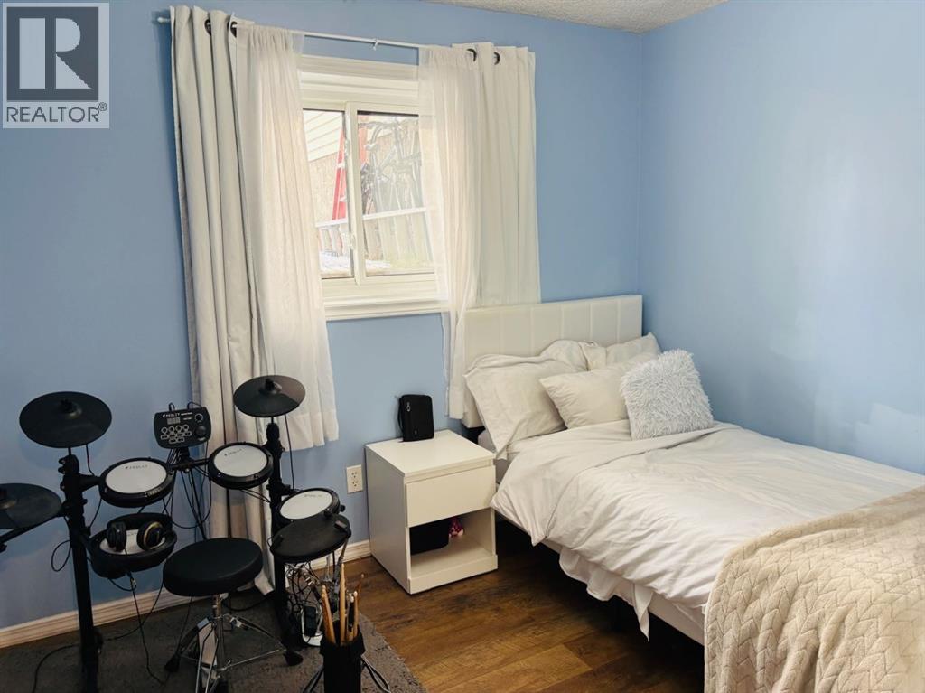 Single Family House Bi-level for Sale in    Street SE Forest Lawn Calgary 