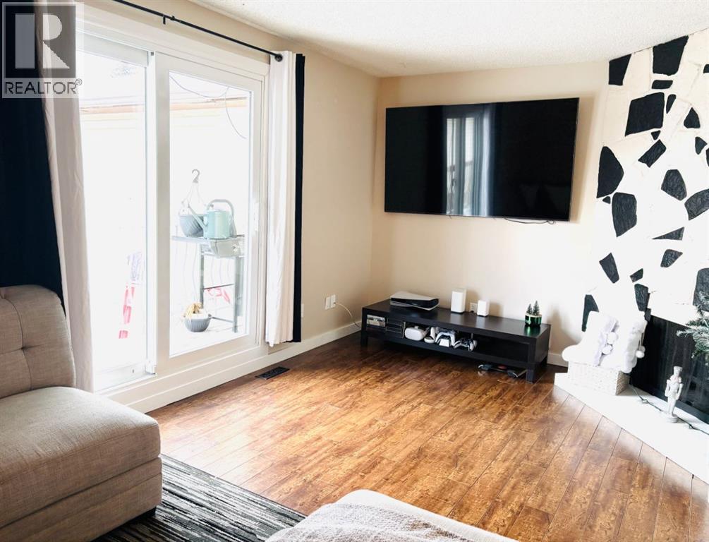 Single Family House Bi-level for Sale in    Street SE Forest Lawn Calgary 