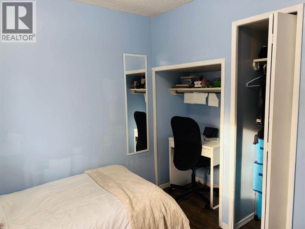 Single Family House Bi-level for Sale in    Street SE Forest Lawn Calgary 