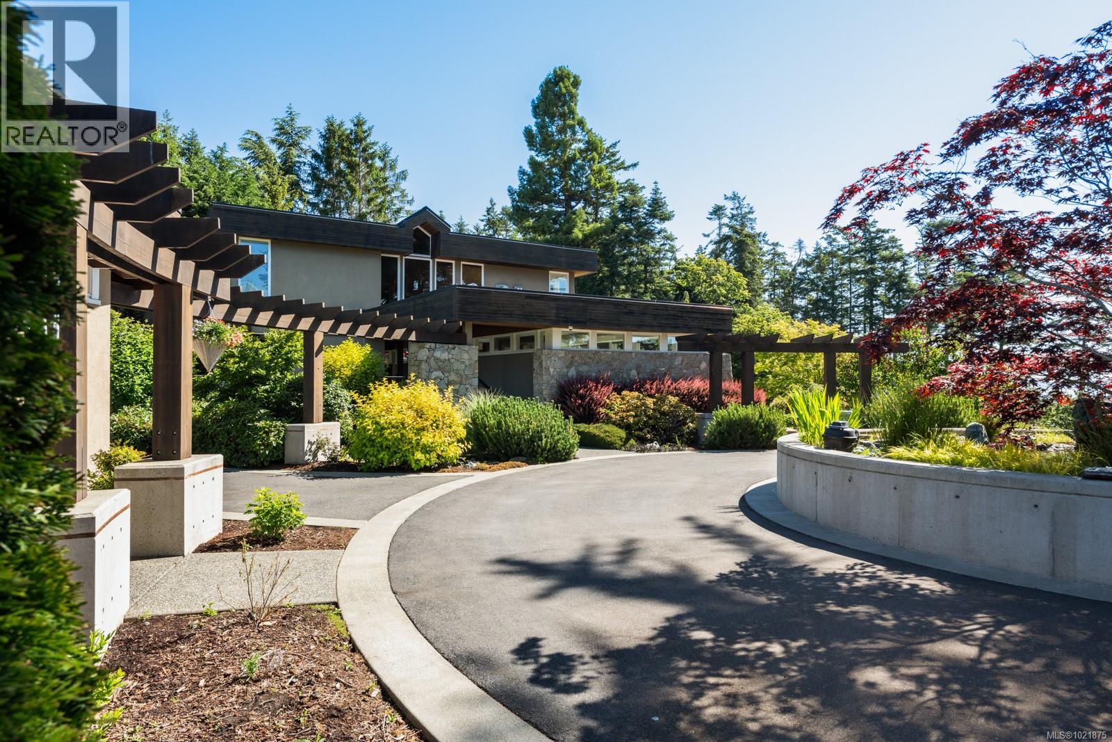 5605 Parker Ave, Saanich