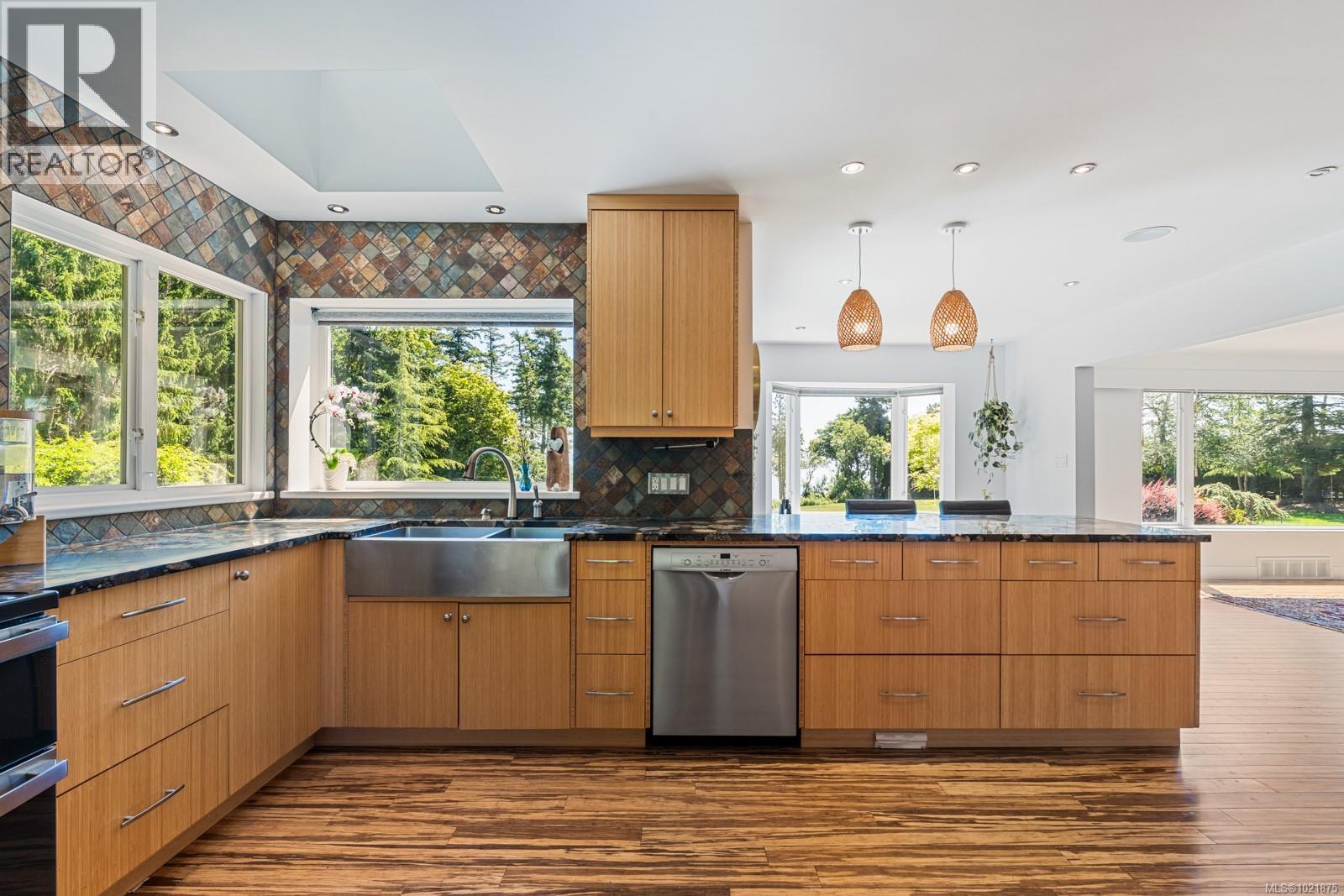 5605 Parker Ave, Saanich