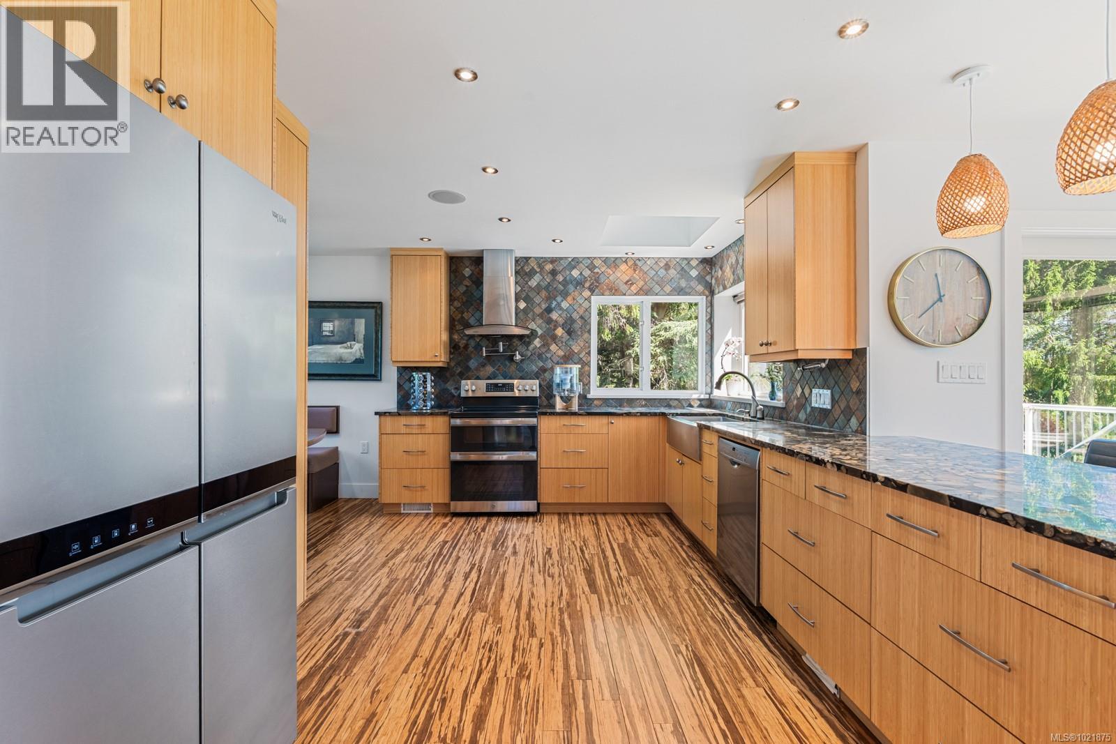 5605 Parker Ave, Saanich