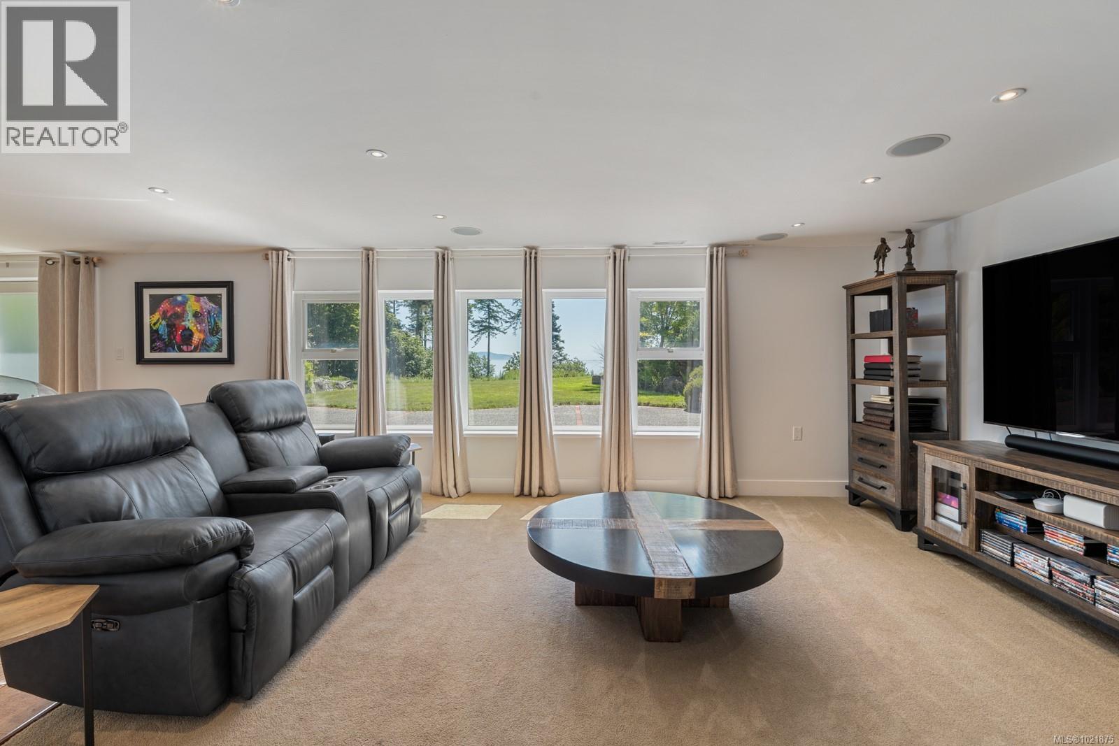 5605 Parker Ave, Saanich