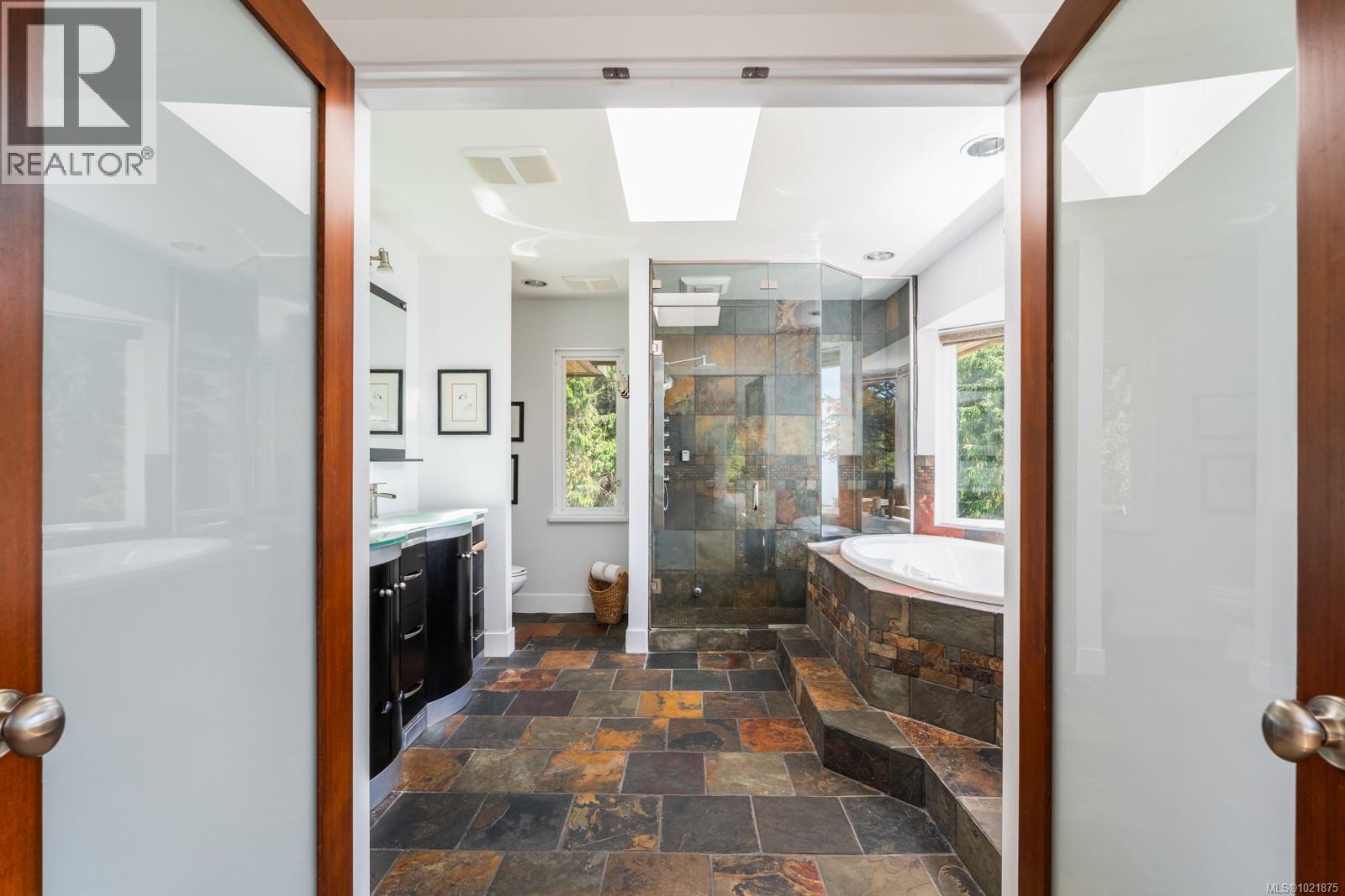 5605 Parker Ave, Saanich