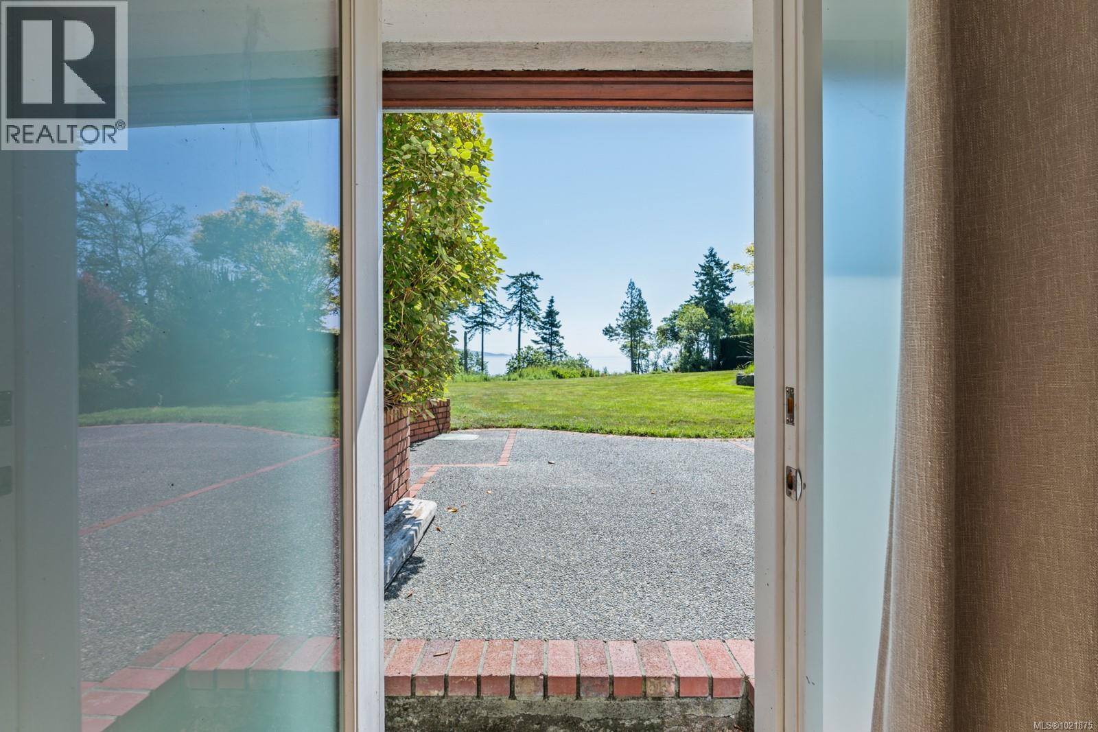 5605 Parker Ave, Saanich