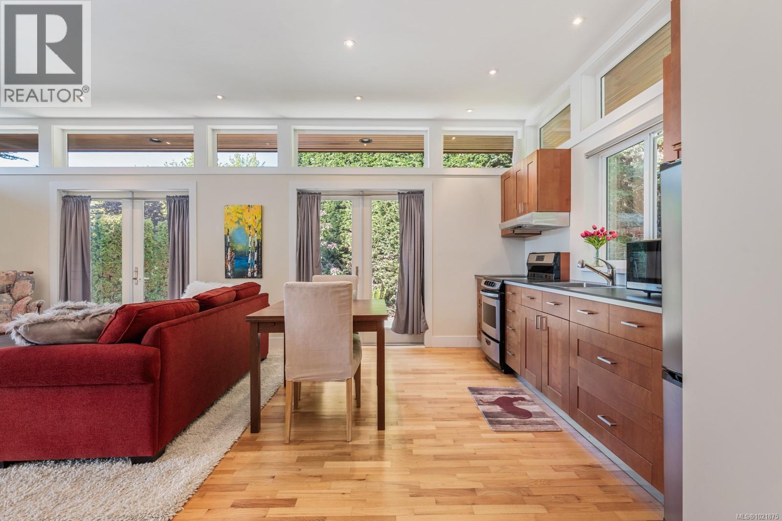 5605 Parker Ave, Saanich