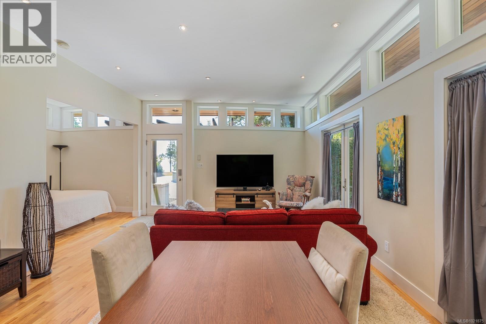 5605 Parker Ave, Saanich