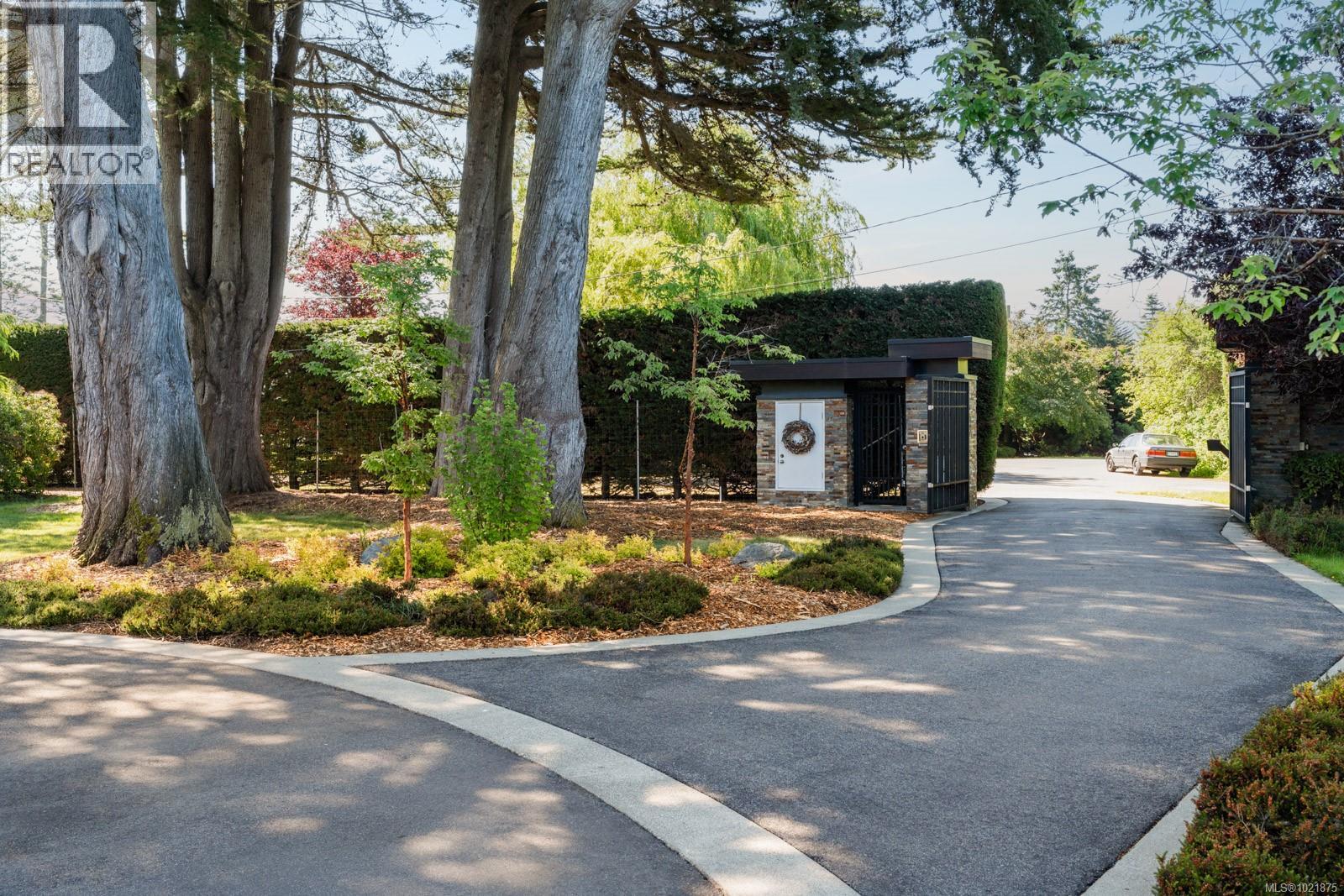 5605 Parker Ave, Saanich