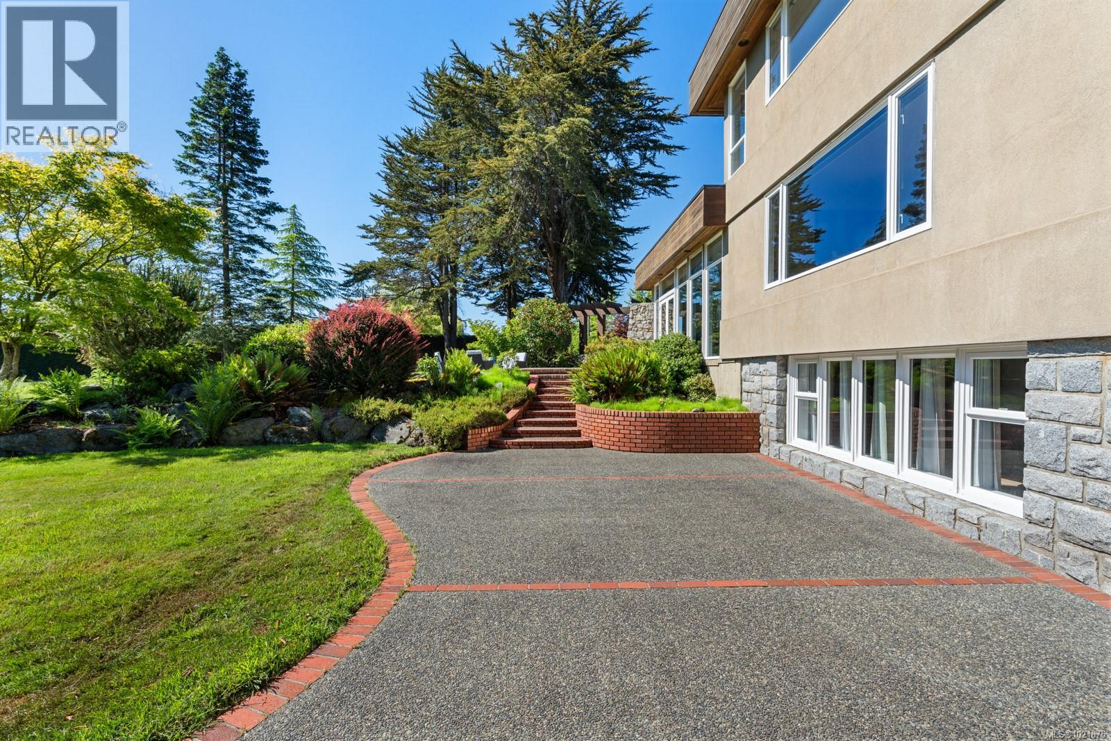 5605 Parker Ave, Saanich