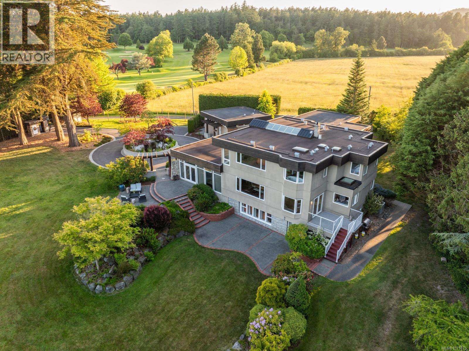 5605 Parker Ave, Saanich