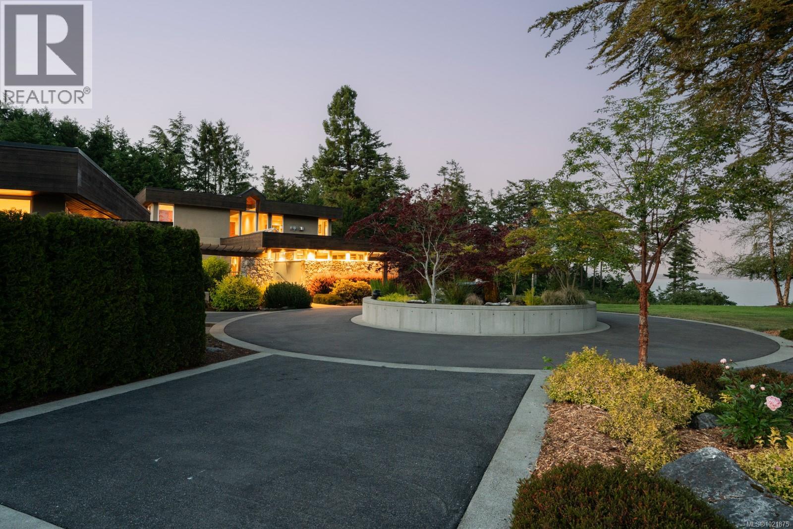 5605 Parker Ave, Saanich