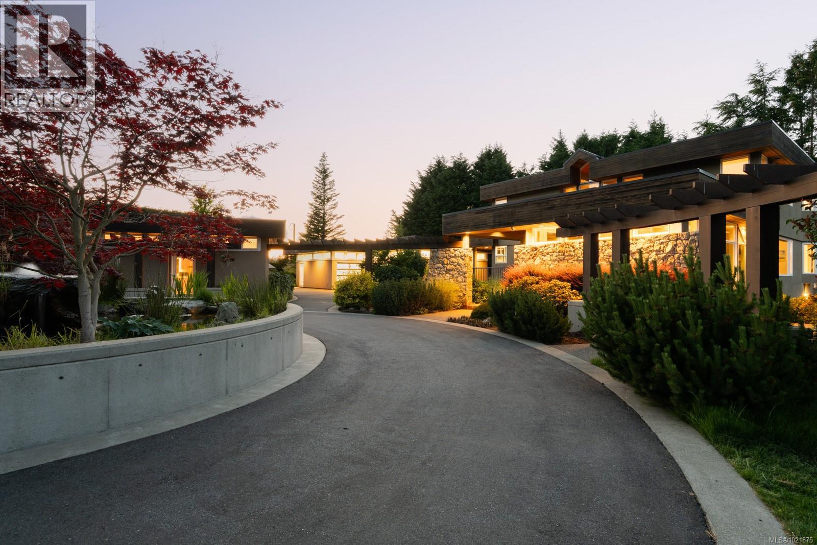 5605 Parker Ave, Saanich