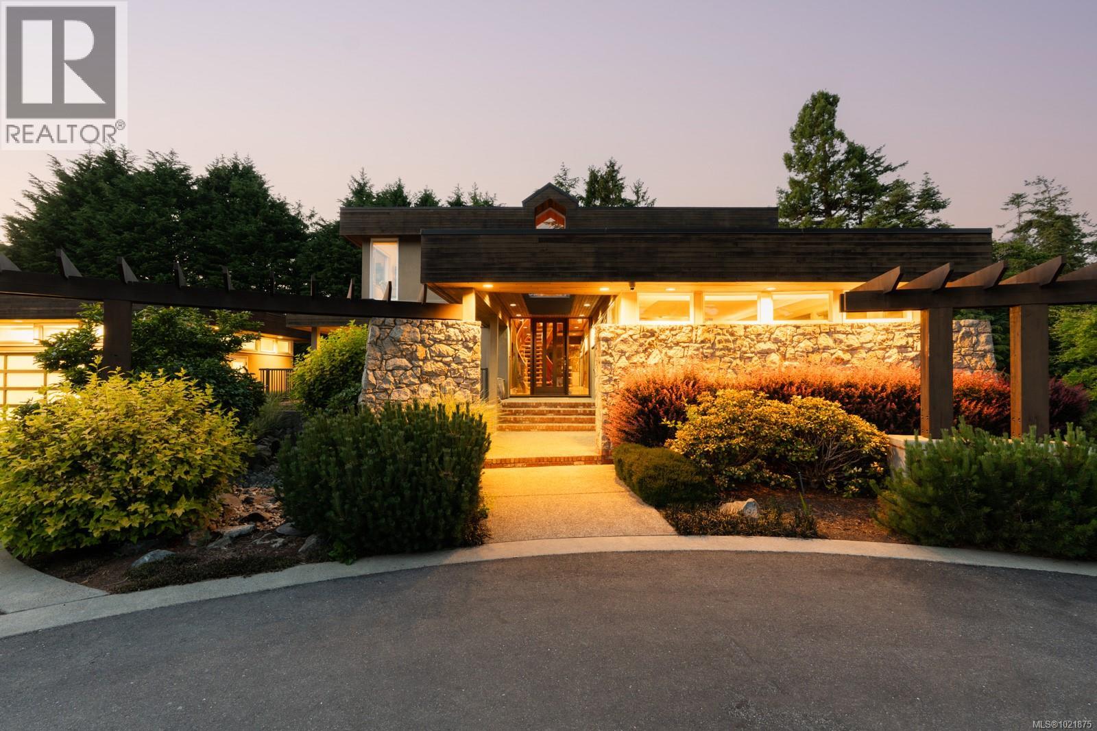 5605 Parker Ave, Saanich