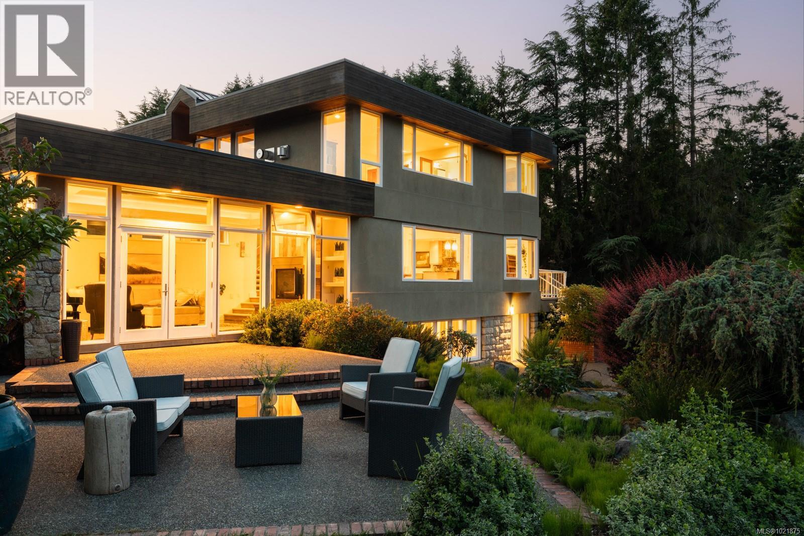 5605 Parker Ave, Saanich