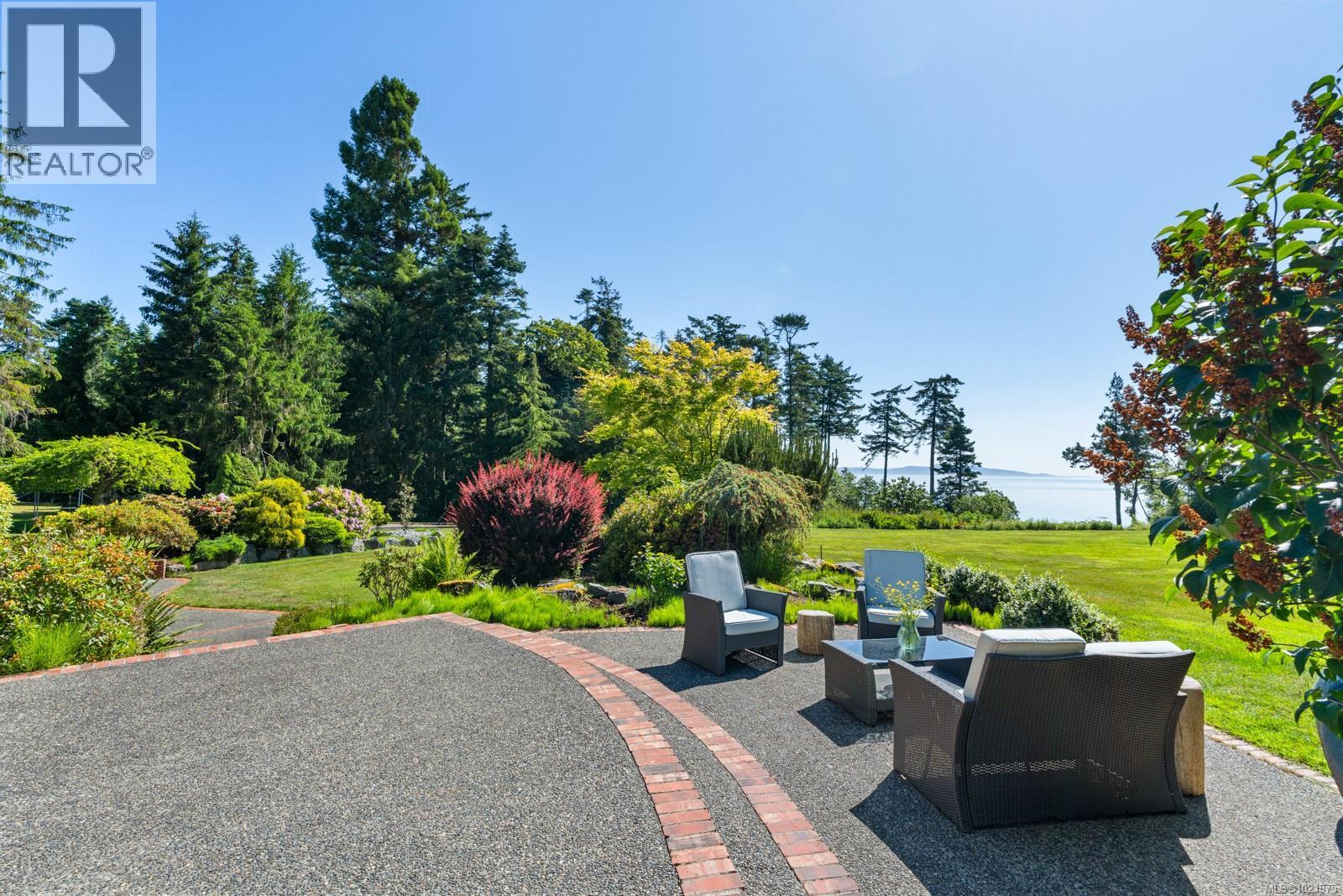 5605 Parker Ave, Saanich