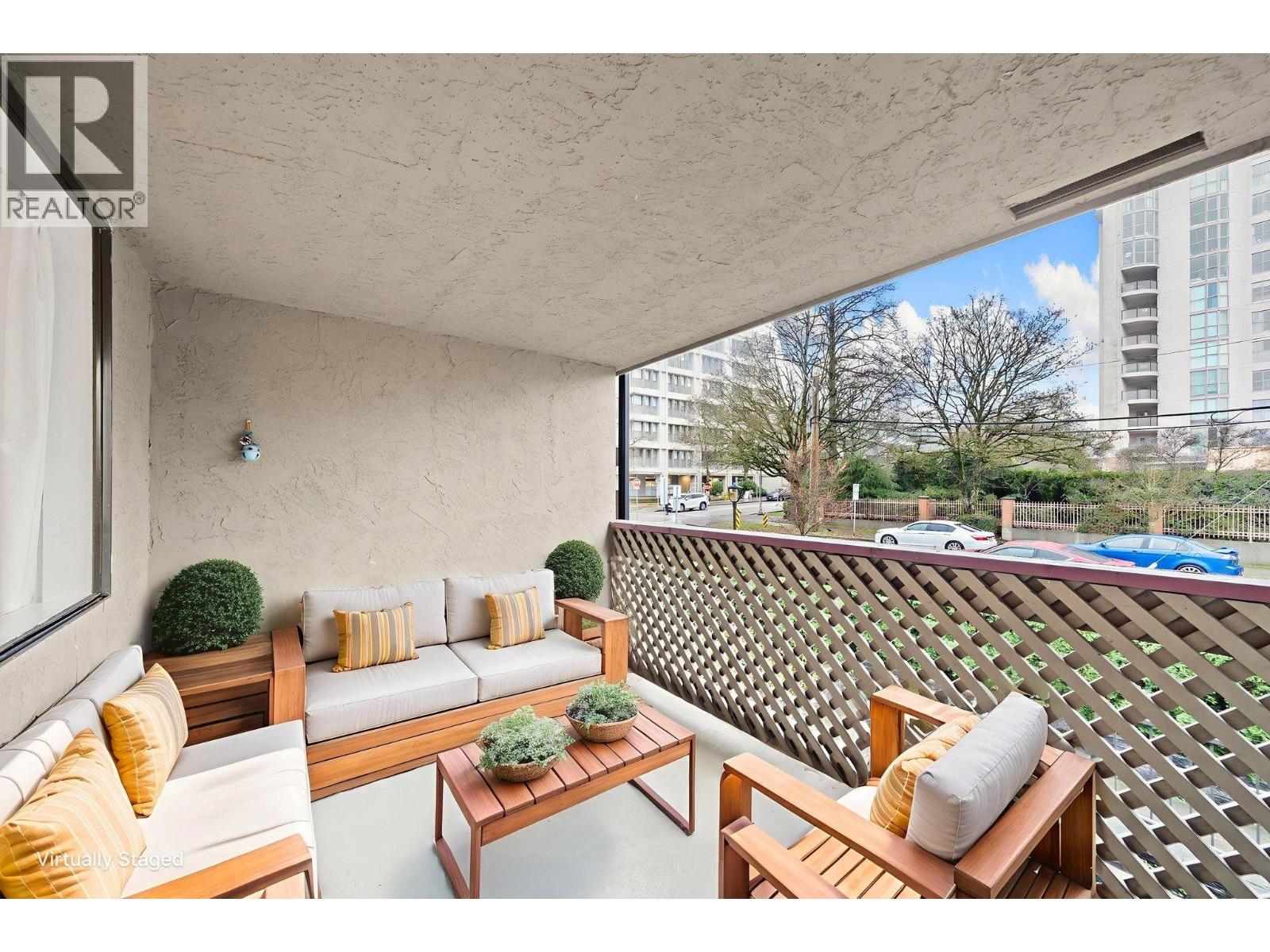 213 436 SEVENTH STREET, New Westminster