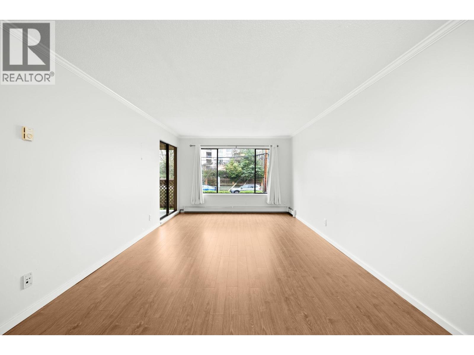 213 436 SEVENTH STREET, New Westminster