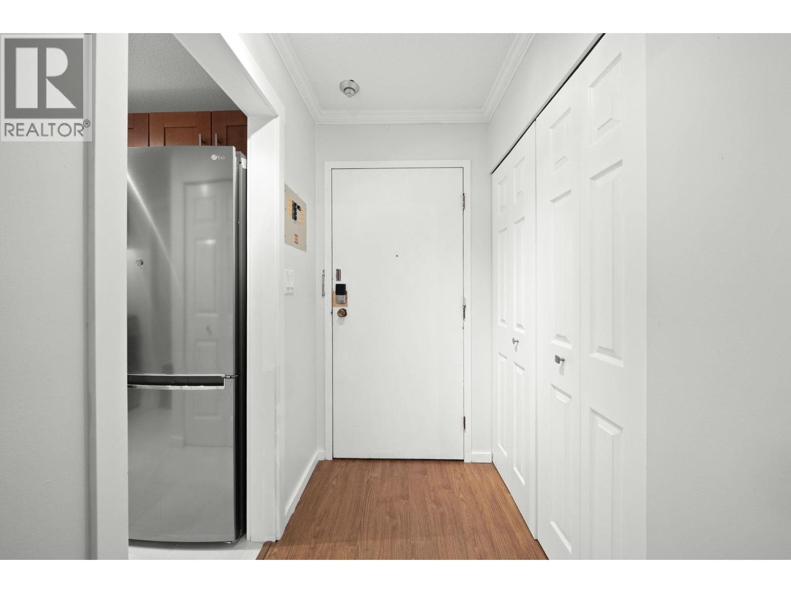 213 436 SEVENTH STREET, New Westminster