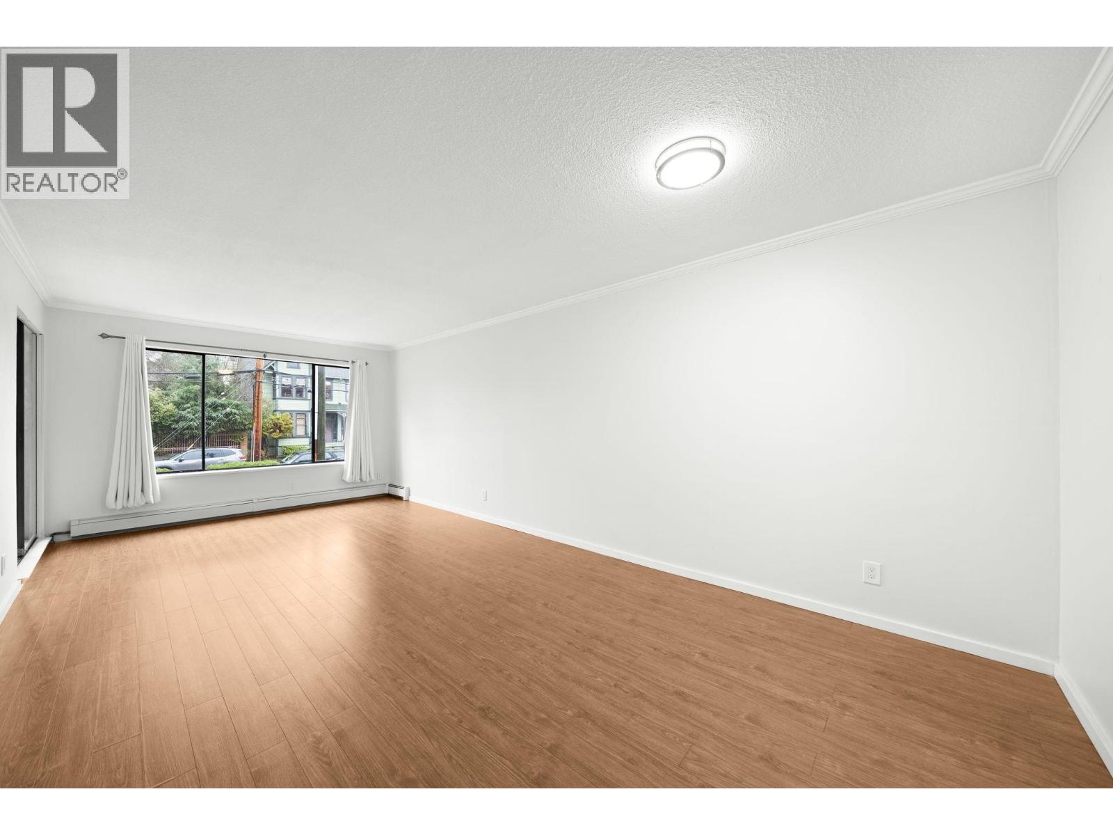 213 436 SEVENTH STREET, New Westminster