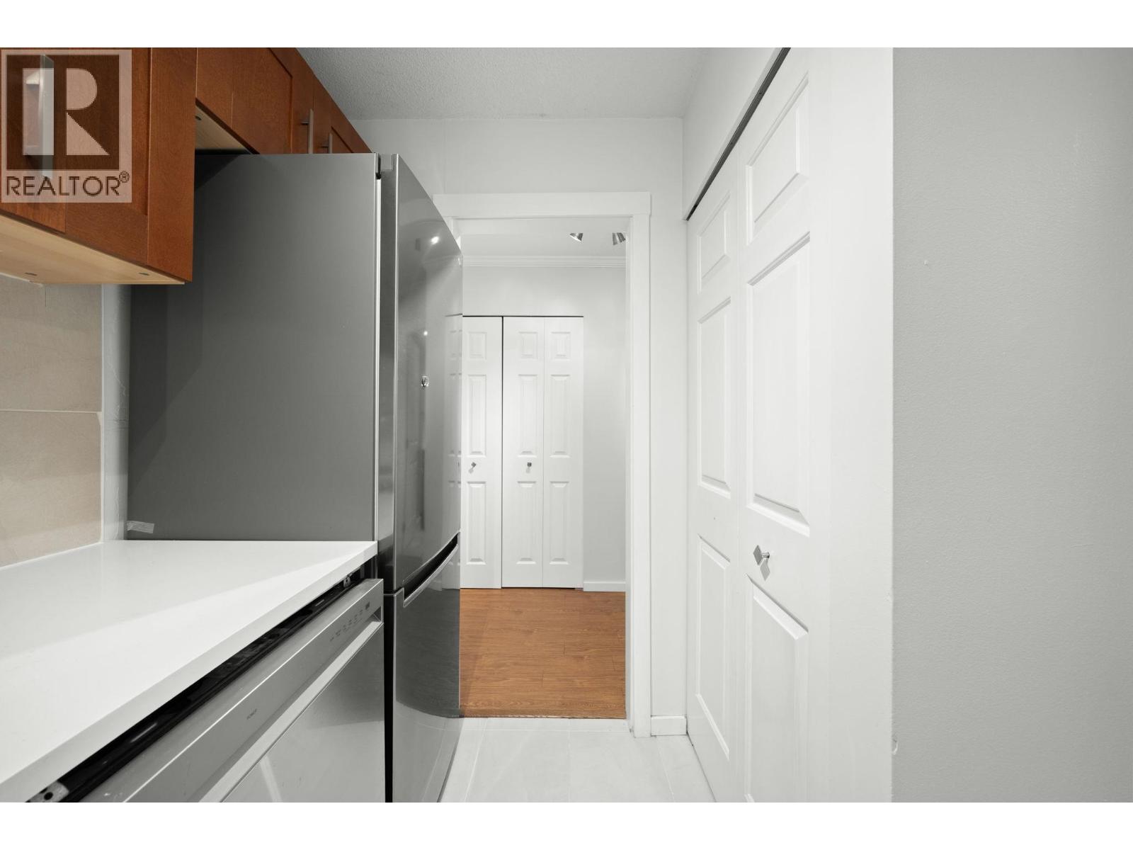 213 436 SEVENTH STREET, New Westminster