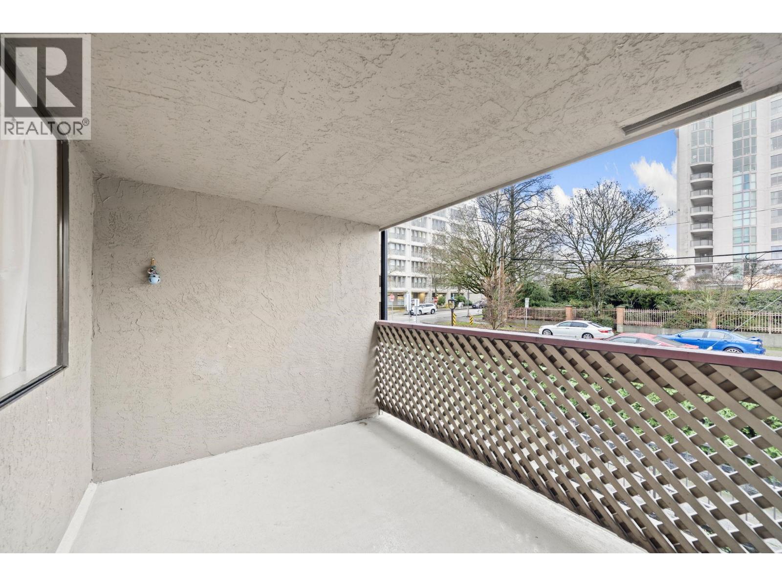 213 436 SEVENTH STREET, New Westminster