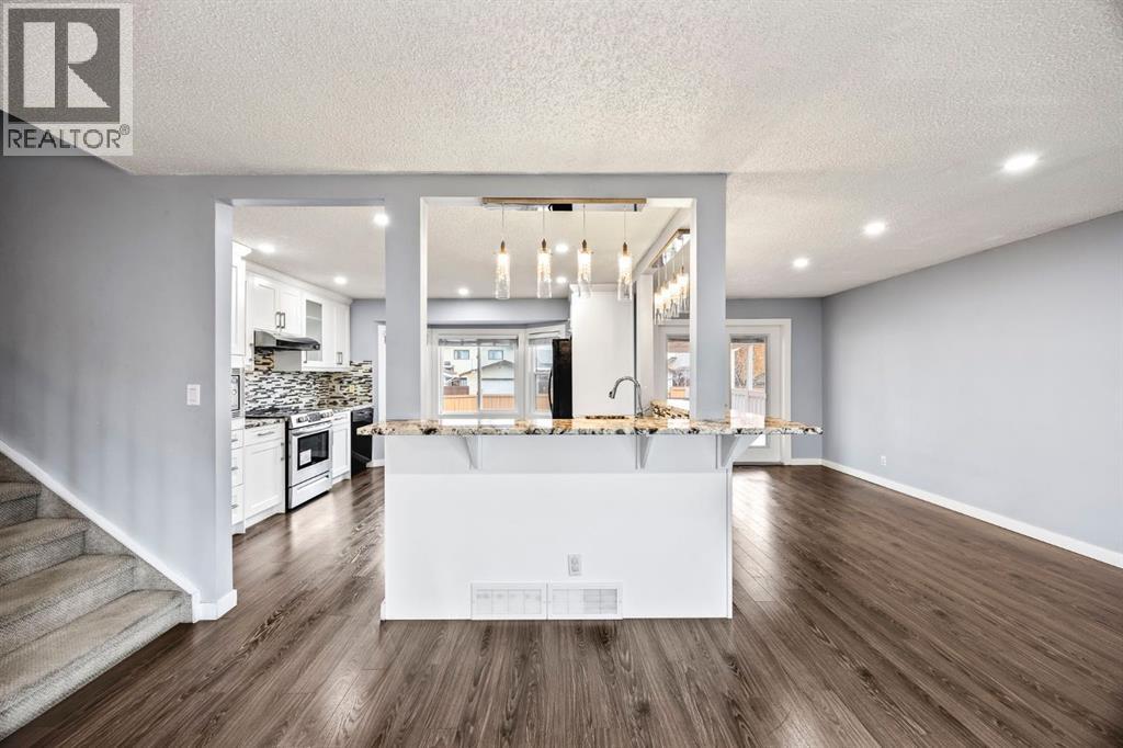 Single Family House 4 Level for Sale in  Templewood Road NE Temple Calgary 