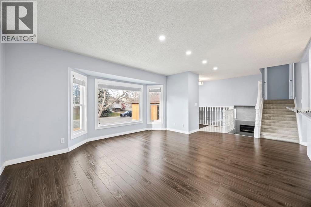 Single Family House 4 Level for Sale in  Templewood Road NE Temple Calgary 