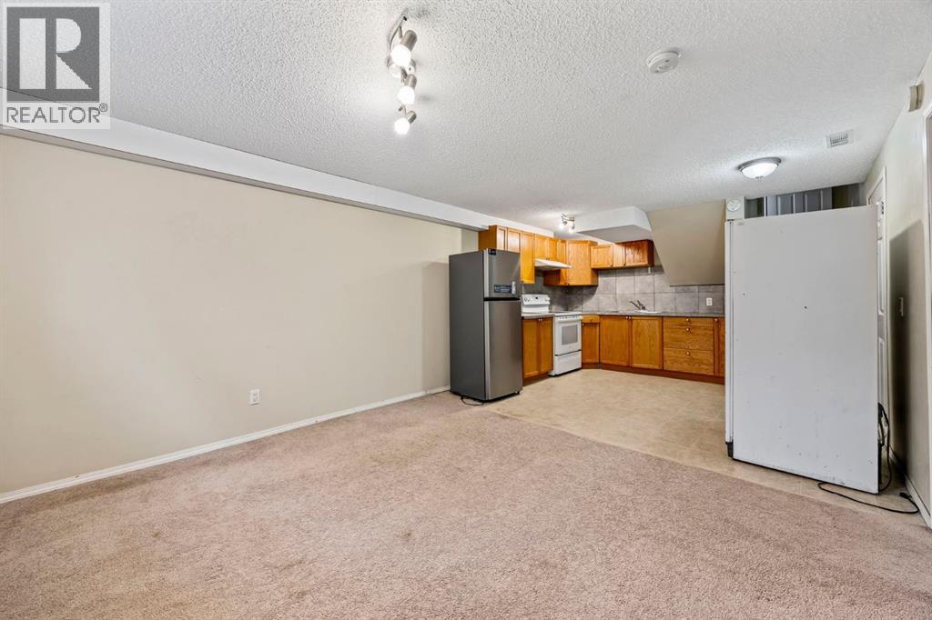 Single Family House 4 Level for Sale in  Templewood Road NE Temple Calgary 