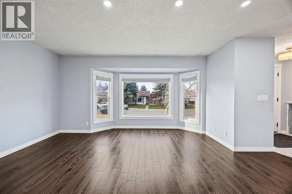 Single Family House 4 Level for Sale in  Templewood Road NE Temple Calgary 