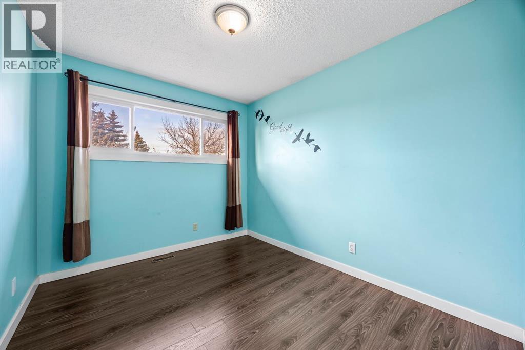 Single Family House 4 Level for Sale in  Templewood Road NE Temple Calgary 