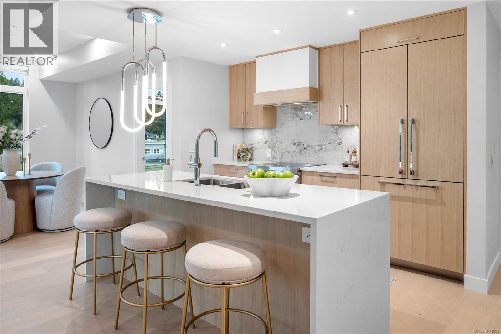 206 5229 Cordova Bay Road, Saanich