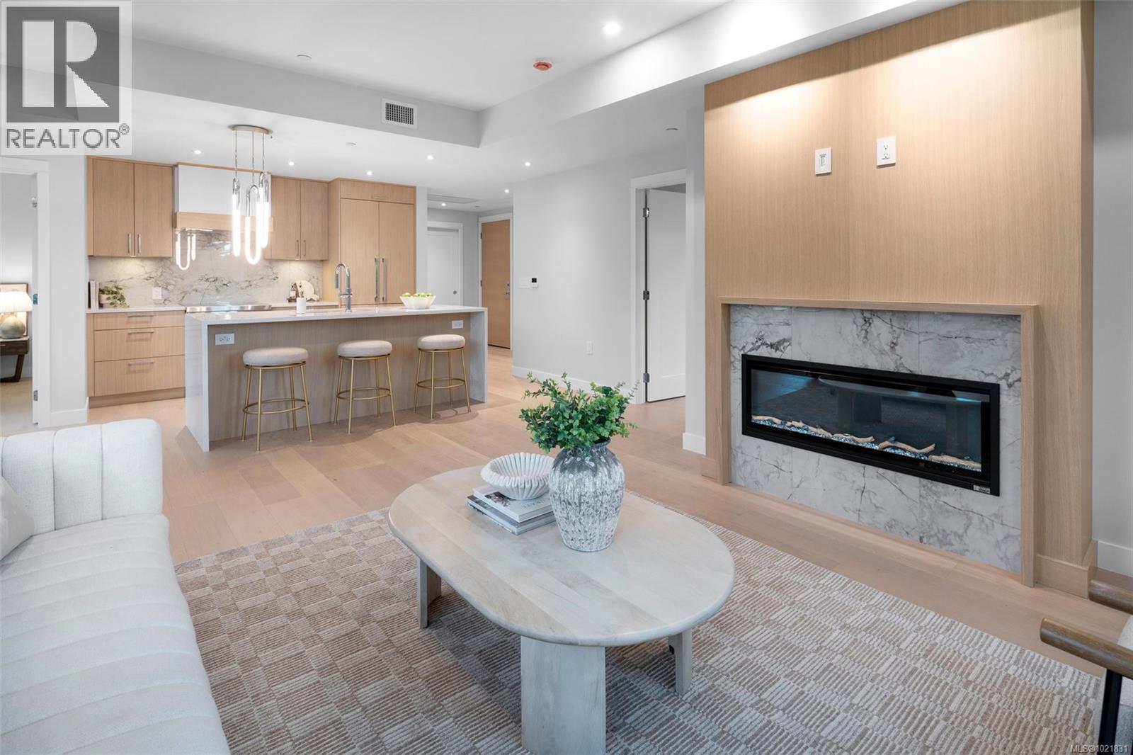 206 5229 Cordova Bay Road, Saanich