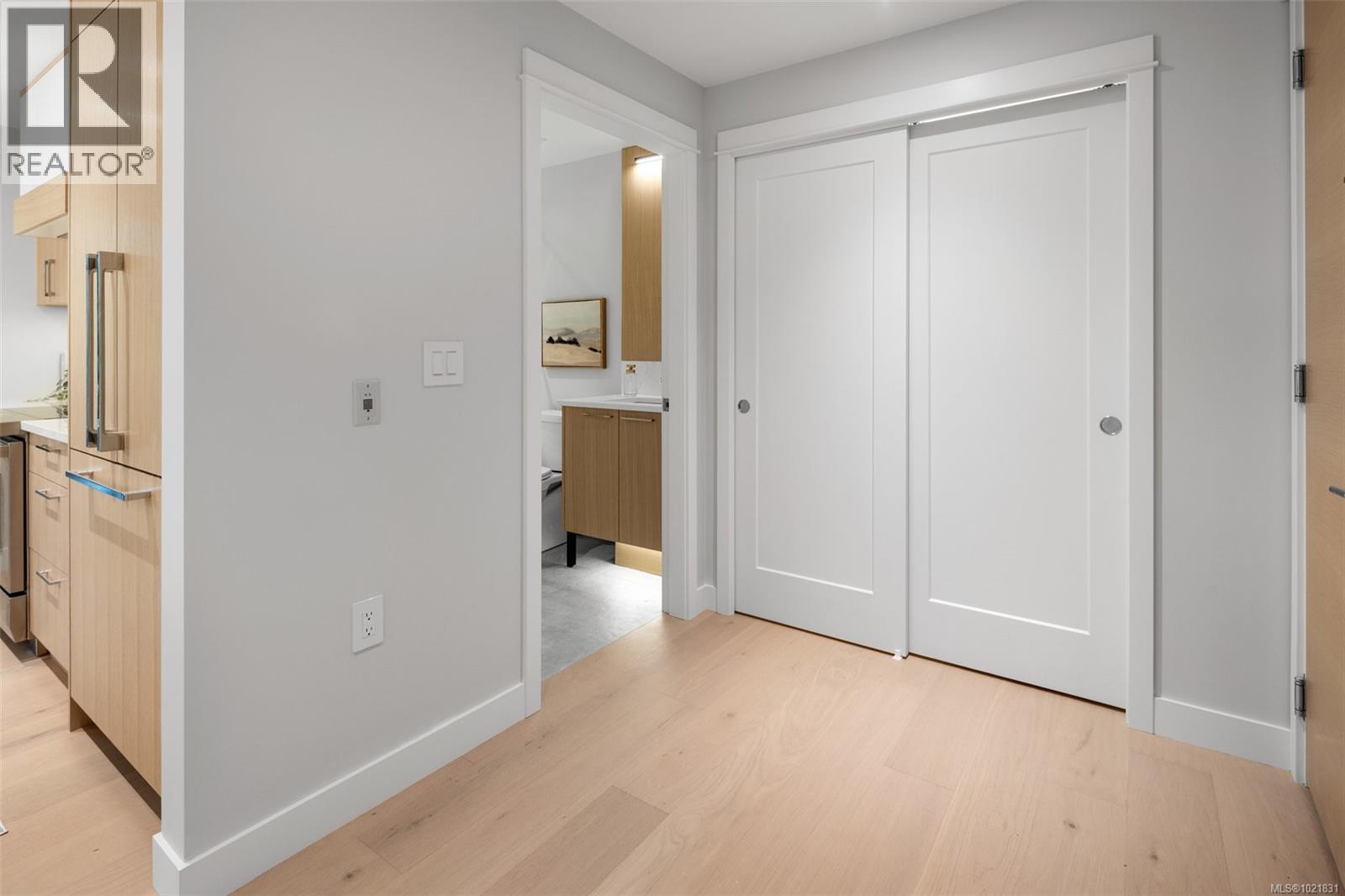 206 5229 Cordova Bay Road, Saanich