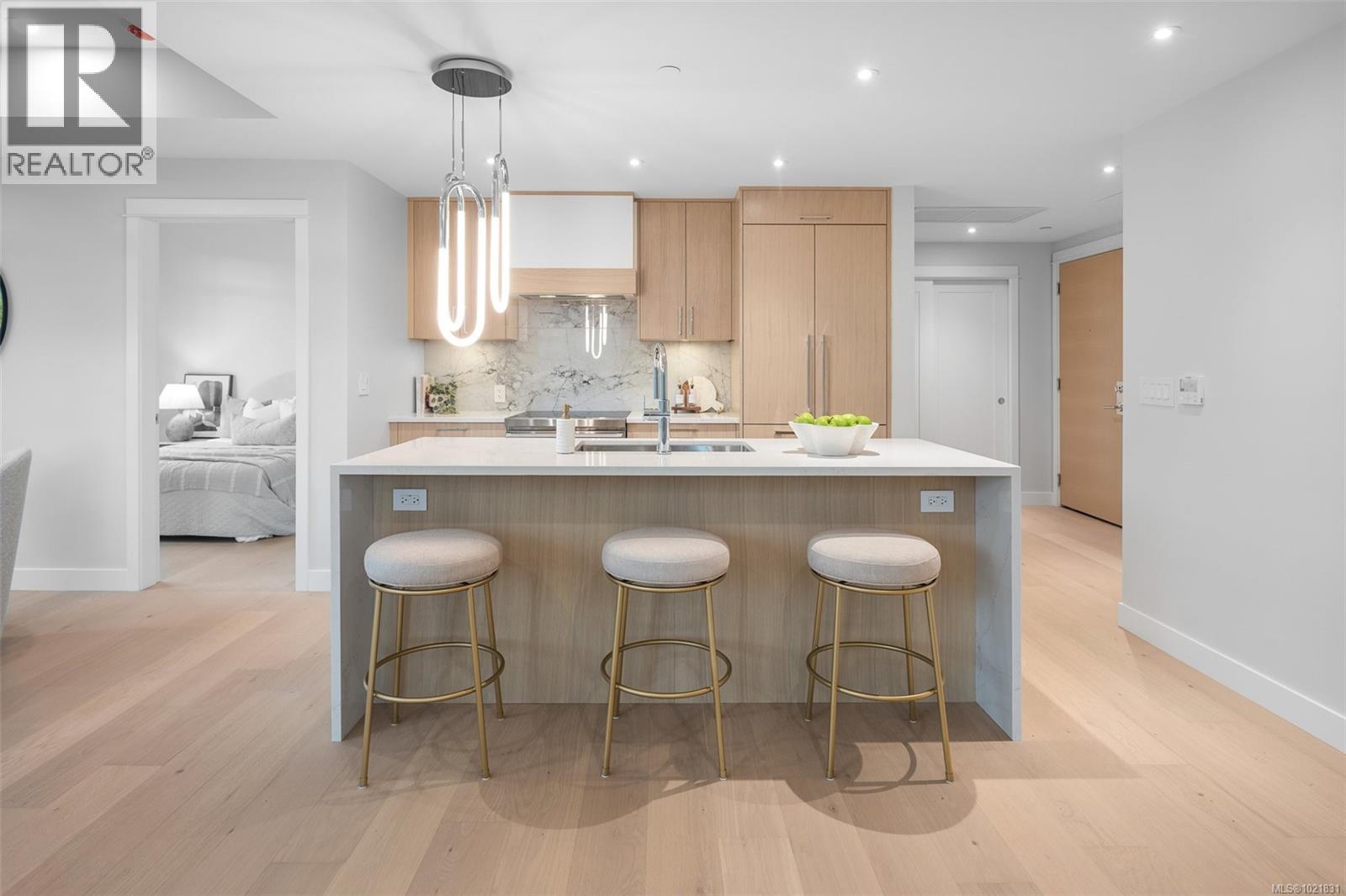 206 5229 Cordova Bay Road, Saanich