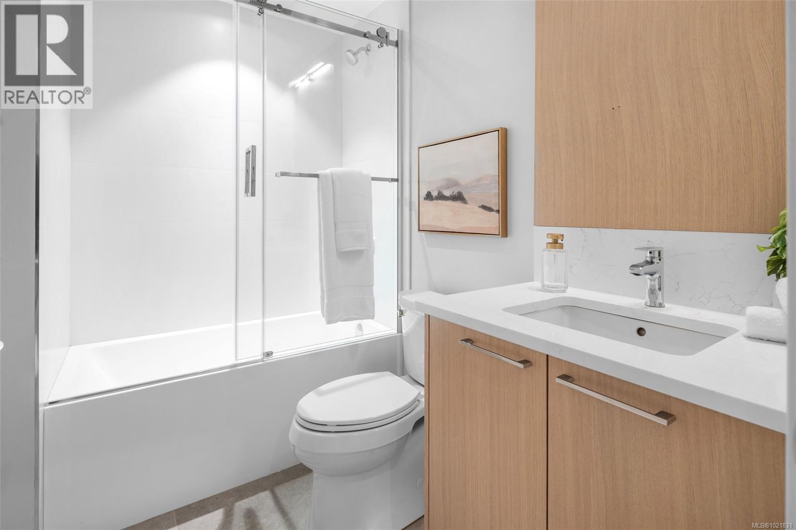 206 5229 Cordova Bay Road, Saanich