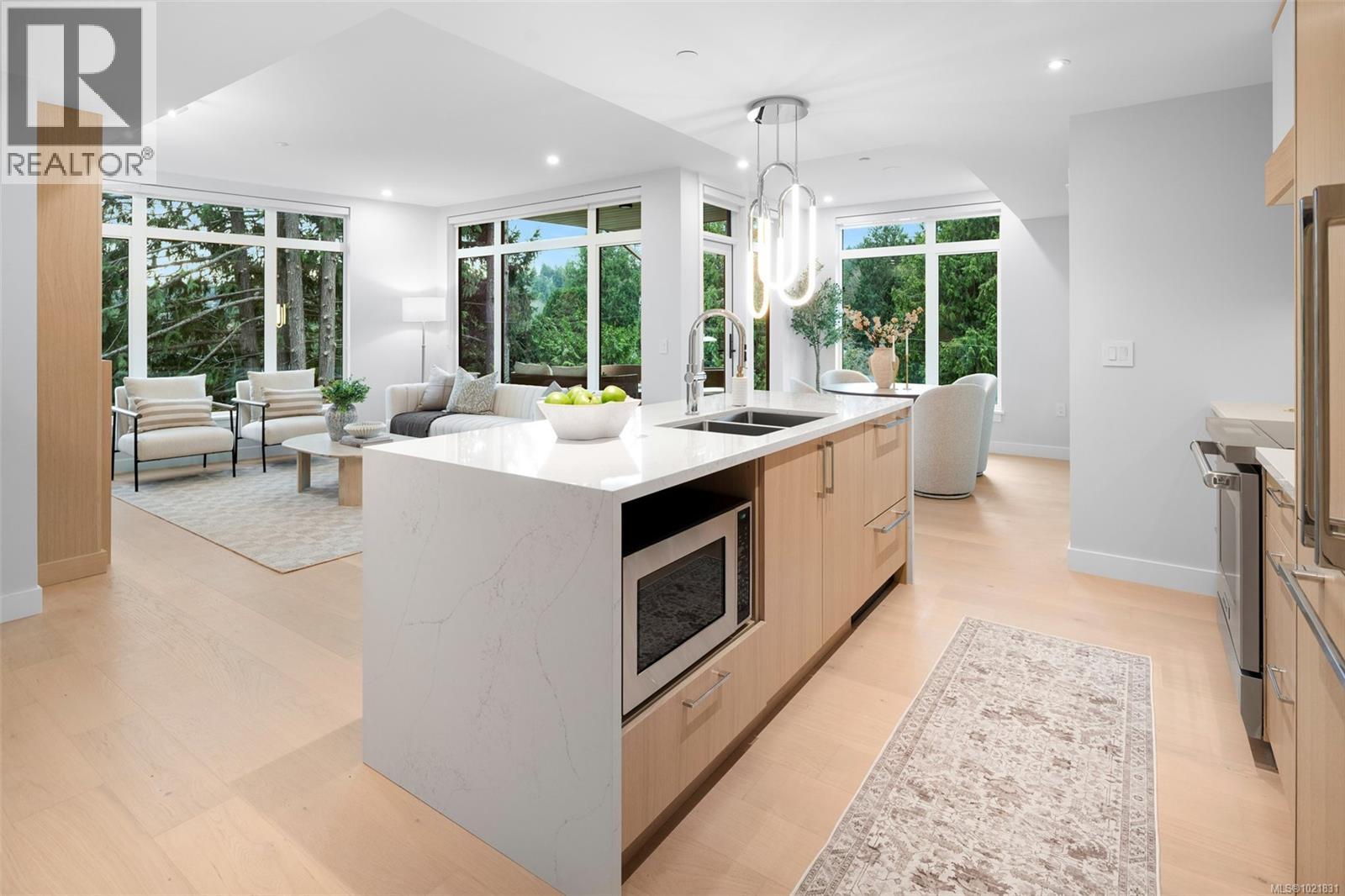 206 5229 Cordova Bay Road, Saanich