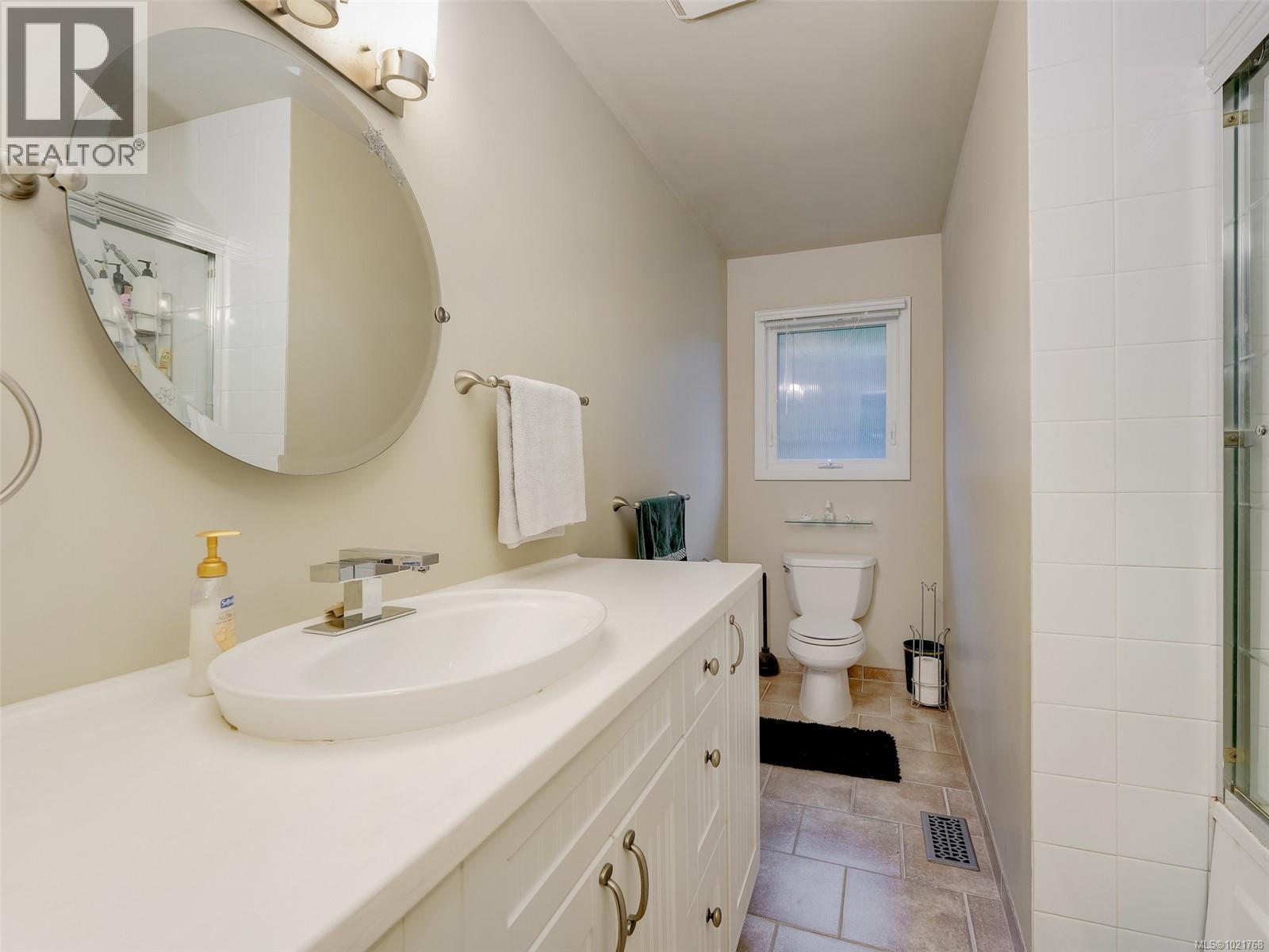 1018 Damelart Way, Central Saanich